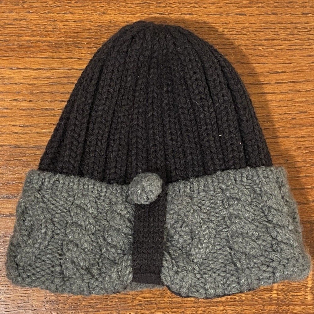 Moon Shadow Women's Black Gray Acrylic Poly Pom Pom Knit Hat Beanie Cuff OS NWOT